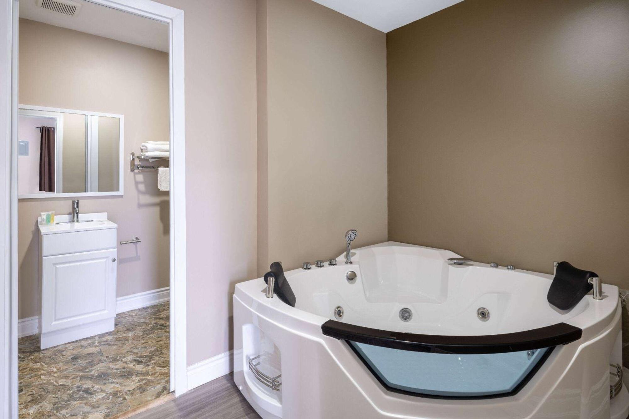 Super 8 By Wyndham Niagara Falls On Luaran gambar