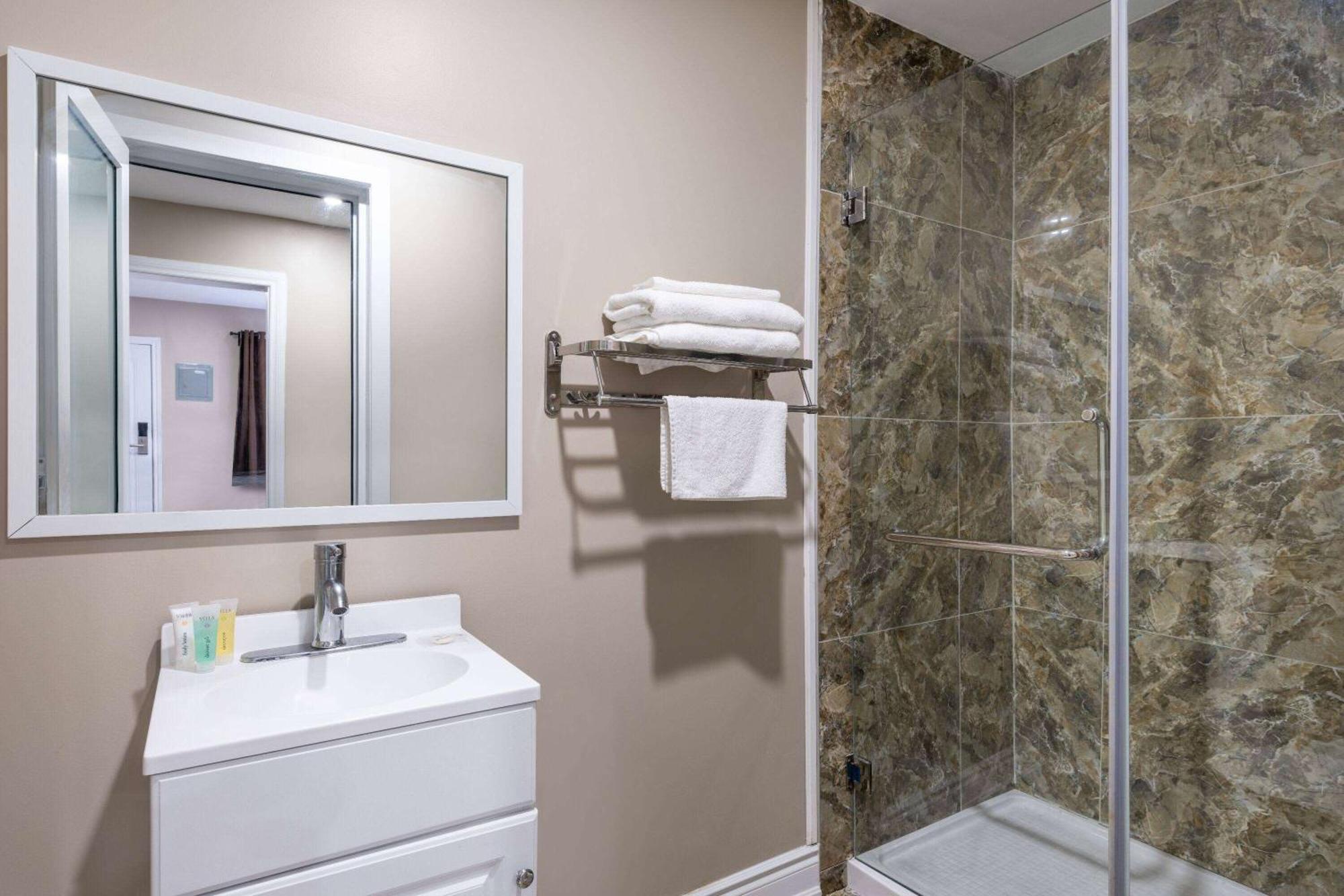 Super 8 By Wyndham Niagara Falls On Luaran gambar